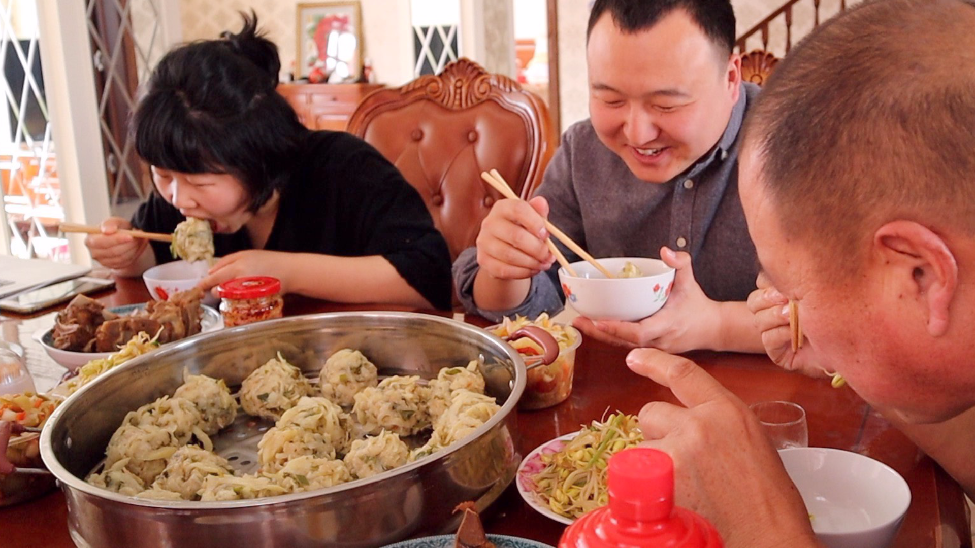 阿强妈妈用土豆做内蒙特色,山野丸子,再卤点脊骨,全家猛吃,爽